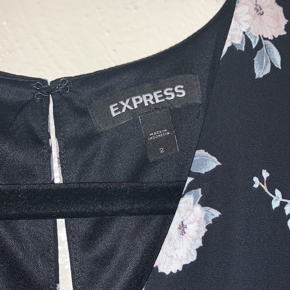 flowy floral express dress - Picture 3 of 7